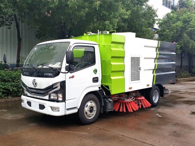 国六东风小多利卡扫路车（5.5立方）